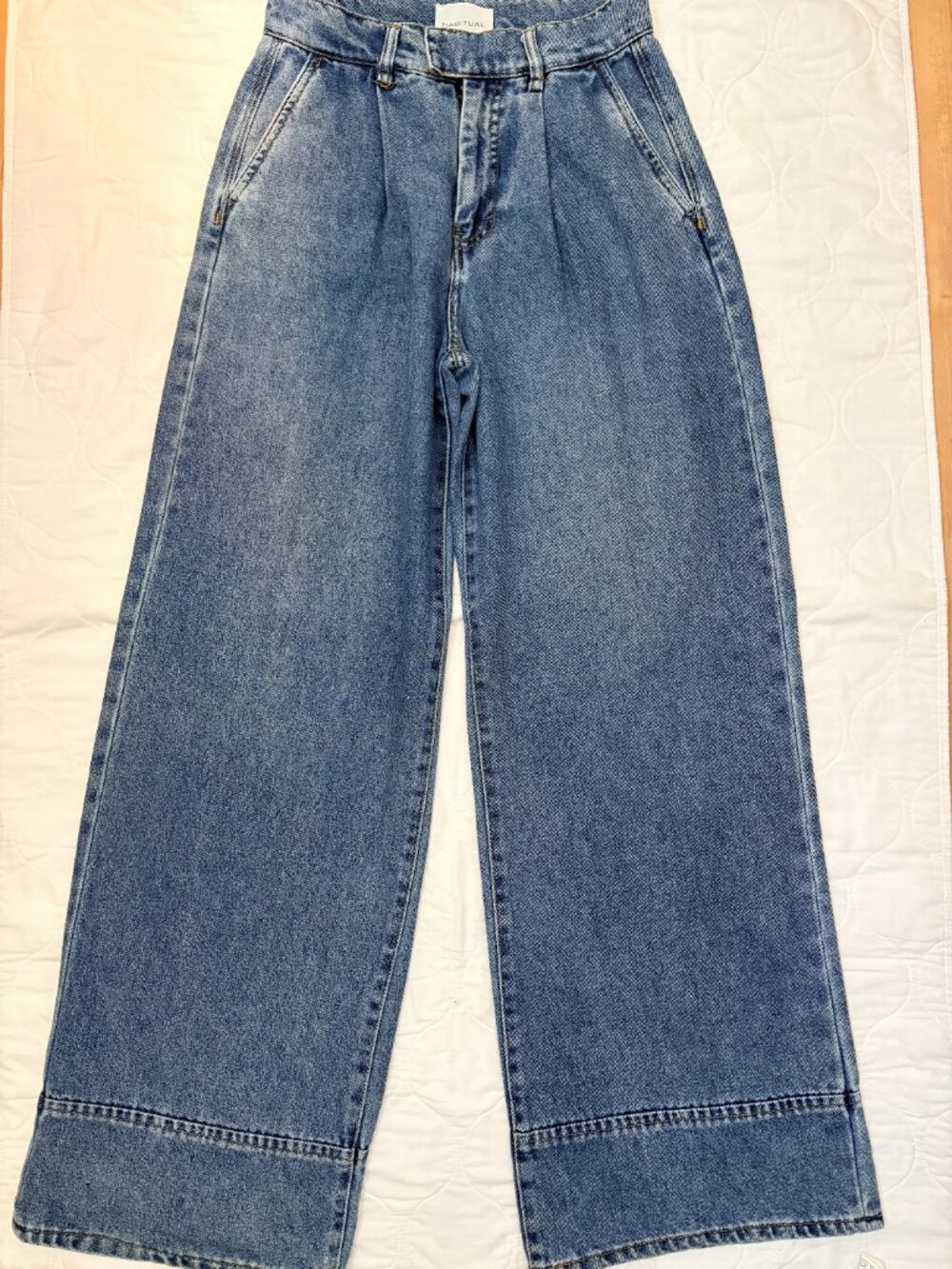 HABITUAL Relaxed High-Waisted Wide-Leg Pleated Denim Trouser - Light wash 4/27